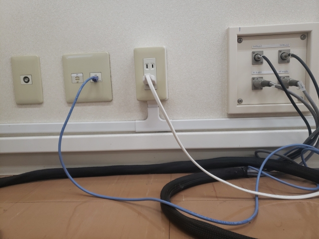 EV・PHEVスポット設備工事｜ヒダニ電機株式会社｜福井県福井市のEV・PHEVスポット設備工事、空調設備工事、照明LED化工事、民間電気設備工事、通信設備工事